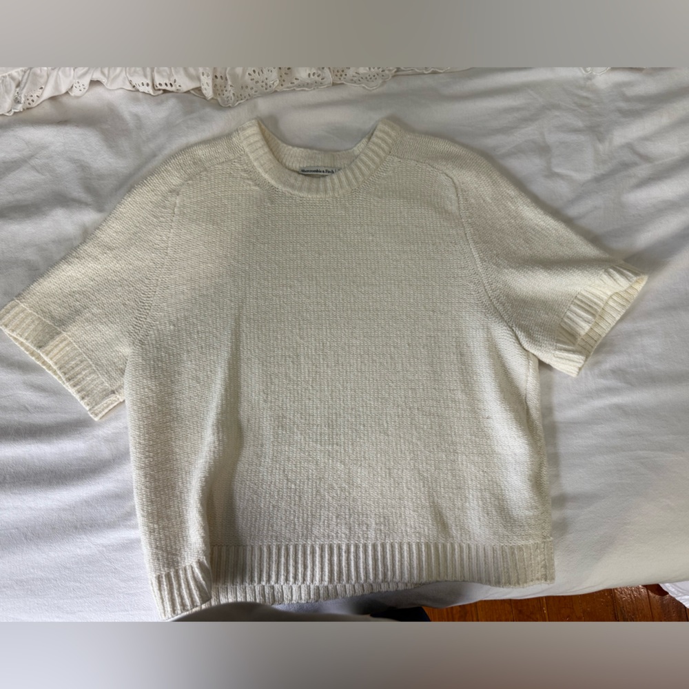 Abercrombie & Fitch Shortsleeved sweater